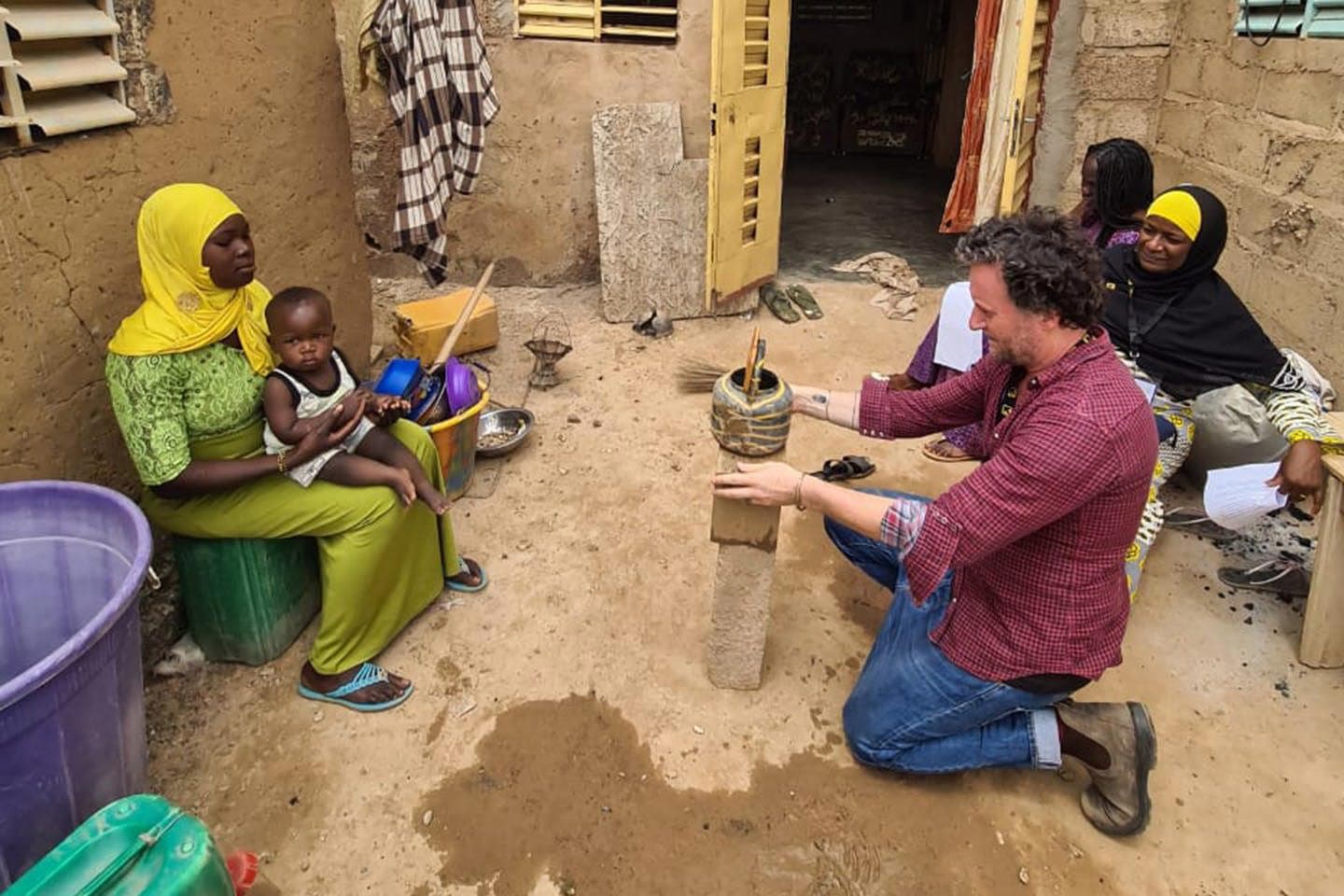 Centering Agency in Humanitarian Photography